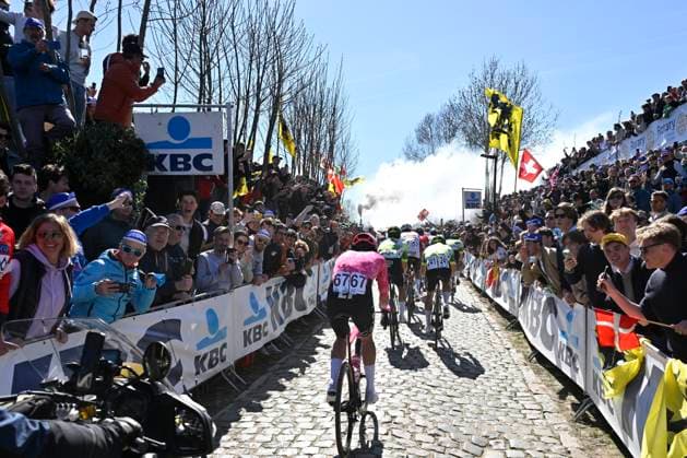 Ronde van Vlaanderen 2025 - Men Elite OUDENAARDE, BELGIUM - APRIL 06 : Walker Max (GBR) of EF Education - Easypost in the Oude Kwaremont pictured during the 109th edition of the Ronde van Vlaanderen, an UCI World Tour cycling race for Men Elite with start in Bruges and finish in Oudenaarde after 268,9 km on April 6, 2025 in Oudenaarde, Belgium, 06 04 2025 ( Motor drive Guy De Vuyst - Oudenaarde Belgium  Copyright: xJanxDexMeuleneirx