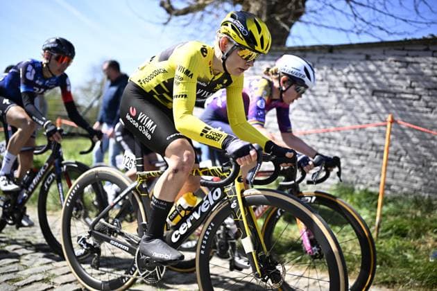 Dutch Sophie Von Berswordt of Team Visma-Lease a Bike pictured in action during the women s race of the Ronde van Vlaanderen Tour des Flandres Tour of Flanders one day cycling race, 168,8k with start and finish in Oudenaarde, Sunday 06 April 2025. JASPERxJACOBS  x119624272x