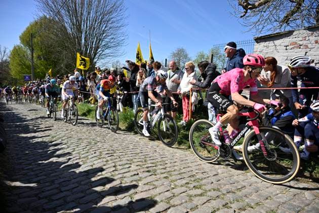 Ronde van Vlaanderen 2025 - Men Elite OUDENAARDE, BELGIUM - APRIL 06 : Powless Neilson (USA) of EF Education - Easypost, Van Der Poel Mathieu (NED) of Alpecin-Deceuninck, Pedersen Mads (DEN) of Lidl - Trek, Pogacar Tadej (SLO) of UAE Team Emirates - XRG pictured during the 109th edition of the Ronde van Vlaanderen, an UCI World Tour cycling race for Men Elite with start in Bruges and finish in Oudenaarde after 268,9 km on April 6, 2025 in Oudenaarde, Belgium, 06 04 2025 ( Motor drive Guy De Vuyst - Oudenaarde Belgium  Copyright: xJanxDexMeuleneirx