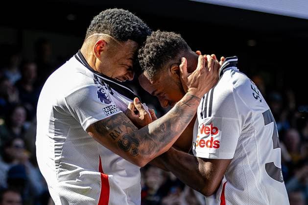 Bilder des Jahres 2025, Sport 04 April Sport Bilder des Tages 6th April 2025; Craven Cottage, Fulham, London, England; Premier League Football, Fulham versus Liverpool; Rodrigo Muniz of Fulham scores and celebrates with Ryan Sessegnon of Fulham for 3-1 in the 37th minute  ActionPlus12771365 IanxStephen