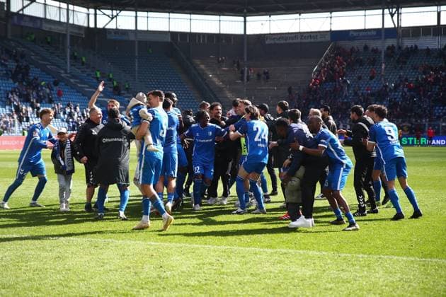 06.04.2025, xmohx, Fussball 2.Bundesliga, 1.FC Magdeburg - 1.FC Kaiserslautern v.l. Jubel, Freude über den Sieg bei Magdeburg (DFL DFB REGULATIONS PROHIBIT ANY USE OF PHOTOGRAPHS as IMAGE SEQUENCES and or QUASI-VIDEO) Magdeburg
