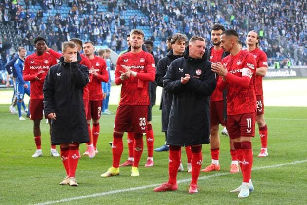 06.04.2025, xmohx, Fussball 2.Bundesliga, 1.FC Magdeburg - 1.FC Kaiserslautern v.l. Marlon Ritter (1. FC Kaiserslautern) Jan Elvedi (1. FC Kaiserslautern) Jean Zimmer (1. FC Kaiserslautern) Kevin Prince Redondo (1. FC Kaiserslautern) Enttäuscht, traurig, frustriert (DFL DFB REGULATIONS PROHIBIT ANY USE OF PHOTOGRAPHS as IMAGE SEQUENCES and or QUASI-VIDEO) Magdeburg