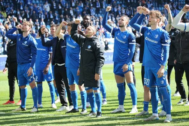 06.04.2025, xmohx, Fussball 2.Bundesliga, 1.FC Magdeburg - 1.FC Kaiserslautern v.l. Jubel, Freude über den Sieg mit Baris Atik (1.FC Magdeburg) (DFL DFB REGULATIONS PROHIBIT ANY USE OF PHOTOGRAPHS as IMAGE SEQUENCES and or QUASI-VIDEO) Magdeburg