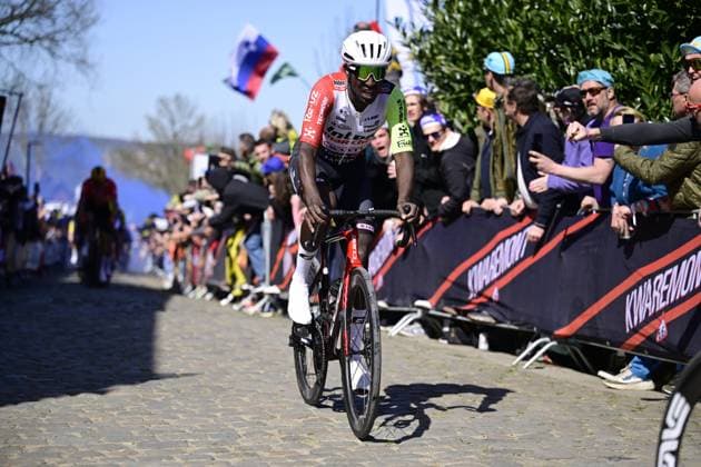 Ronde van Vlaanderen 2025 - Men Elite OUDENAARDE, BELGIUM - APRIL 06 : Girmay Biniam (ERI) of Intermarche - Wanty pictured during the 109th edition of the Ronde van Vlaanderen, an UCI World Tour cycling race for Men Elite with start in Bruges and finish in Oudenaarde after 268,9 km on April 6, 2025 in Oudenaarde, Belgium, 06 04 2025 ( Motordriver Guy De Vuyst - Oudenaarde Belgium  Copyright: xNicoxVereeckenx