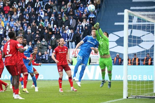 06.04.2025, xmohx, Fussball 2.Bundesliga, 1.FC Magdeburg - 1.FC Kaiserslautern v.l. Jean Hugonet (1.FC Magdeburg) Simon Simoni (1. FC Kaiserslautern) Zweikampf, Aktion, action, battle for the ball (DFL DFB REGULATIONS PROHIBIT ANY USE OF PHOTOGRAPHS as IMAGE SEQUENCES and or QUASI-VIDEO) Magdeburg