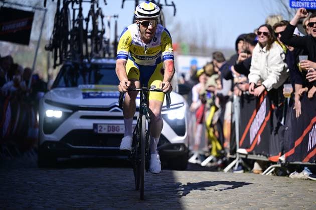 Ronde van Vlaanderen 2025 - Men Elite OUDENAARDE, BELGIUM - APRIL 06 : Hesters Jules (BEL) of Team Flanders - Baloise pictured during the 109th edition of the Ronde van Vlaanderen, an UCI World Tour cycling race for Men Elite with start in Bruges and finish in Oudenaarde after 268,9 km on April 6, 2025 in Oudenaarde, Belgium, 06 04 2025 ( Motordriver Guy De Vuyst - Oudenaarde Belgium  Copyright: xNicoxVereeckenx