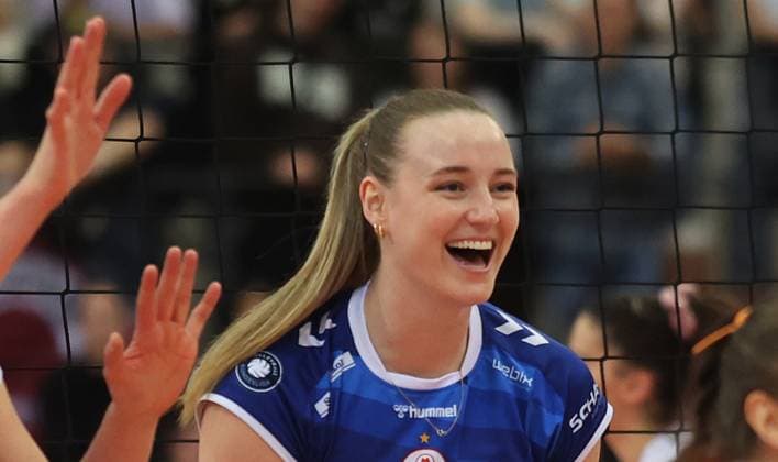 Stuttgart , Volleyball Frauen Bundesliga PlayOffs Halbfinale Spiel 1 , Allianz MTV Stuttgart vs. Dresdner SC , Kelsey Veltman ( Stgt )