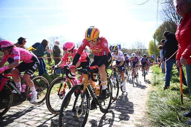 Ronde van Vlaanderen 2025 - Women Elite OUDENAARDE, BELGIUM - APRIL 06 : pictured during the 22th edition of the Ronde van Vlaanderen for Women Elite, an UCI Women s World Tour cycling race organized by Flanders Classics with start and finish in Oudenaarde after 168,8 km on April 6, 2025 in Oudenaarde, Belgium, 06 04 2025 Oudenaarde Belgium  Copyright: xGregoryxVanxGansenx