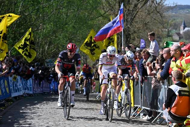 Ronde van Vlaanderen 2025 - Men Elite OUDENAARDE, BELGIUM - APRIL 06 : Pogacar Tadej (SLO) of UAE Team Emirates - XRG, Van Der Poel Mathieu (NED) of Alpecin - Deceuninck pictured during the 109th edition of the Ronde van Vlaanderen, an UCI World Tour cycling race for Men Elite with start in Bruges and finish in Oudenaarde after 268,9 km on April 6, 2025 in Oudenaarde, Belgium, 06 04 2025 ( Motor drive Guy De Vuyst - Oudenaarde Belgium  Copyright: xJanxDexMeuleneirx
