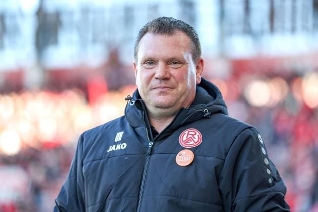 2025.04.06, Fußball, 3.Liga, Rot-Weiss Essen - FC Hansa Rostock, Stadion Hafenstraße, Saison 2024 2025: Cheftrainer Uwe Koschinat (RWE) DFB regulations prohibit any use of photographs as image sequences and or quasi-video. Nordrhein-Westfalen Deutschland
