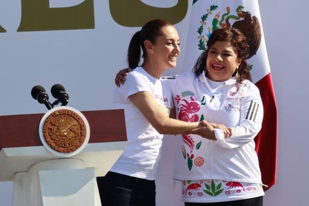 April 6, 2025, Mexico City, Ciudad de Mexico, Mexico: MexicoÃ¢â‚¬â ¢s President, Claudia Sheinbaum Pardo and Mexico City Head of Government Clara Brugada during the National Boxing Class at main square Zocalo. on April 6, 2025 in Mexico City, Mexico. Mexico City Mexico - ZUMAe321 20250406_zsa_e321_004 Copyright: xCarlosxSantiagox