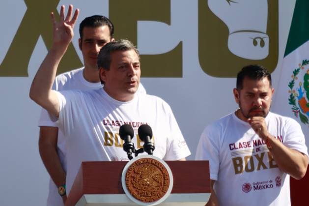 April 6, 2025, Mexico City, Ciudad de Mexico, Mexico: WBC President, Mauricio Sulaiman speaks during the National Boxing Class at main square Zocalo. on April 6, 2025 in Mexico City, Mexico. Mexico City Mexico - ZUMAe321 20250406_zsa_e321_008 Copyright: xCarlosxSantiagox