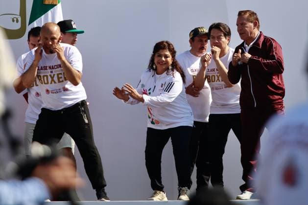 April 6, 2025, Mexico City, Ciudad de Mexico, Mexico: Mexico City Head of Government, Clara Brugada; MexicoÃ¢â‚¬â ¢s Minister of Public Education, Mario Delgado and boxing legend, Julio Cesar Chavez take part during the National Boxing Class at main square Zocalo. on April 6, 2025 in Mexico City, Mexico. Mexico City Mexico - ZUMAe321 20250406_zsa_e321_024 Copyright: xCarlosxSantiagox