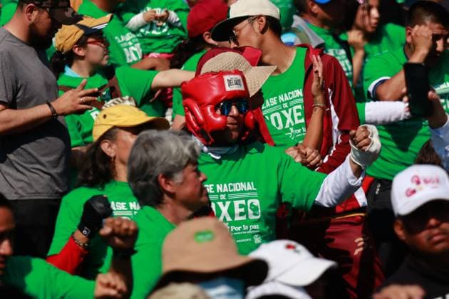 April 6, 2025, Mexico City, Ciudad de Mexico, Mexico: A man takes part during the National Boxing Class at main square Zocalo. on April 6, 2025 in Mexico City, Mexico. Mexico City Mexico - ZUMAe321 20250406_zsa_e321_042 Copyright: xCarlosxSantiagox