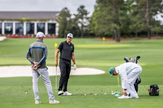 250406 Ludvig Aberg of Sweden with coach Hans Larsson and caddie Joe Skovron during a practice at the range prior to the 2025 Masters Golf Tournament on April 6, 2025 in Augusta. Photo: Petter Arvidson BILDBYRAN kod PA PA1003 golf masters bbeng the masters augusta sverige Copyright: PETTERxARVIDSON BB250406PA028