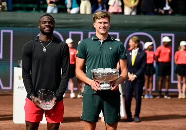 April 6, 2025, Houston, Tx, United States of America: FANCES TIAFOE and JENSON BROOKSBY hold their trophies Jenson Brooksby (USA) defeated Frances Tiafoe (USA) 6-6, 6-2 to win the Men s Clay Court Championships on April 3, 2025 at the River Oaks Country Club in Houston, Texas. Houston United States of America - ZUMAw132 20250406_zap_w132_007 Copyright: xTomxWalkox