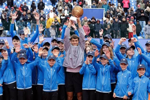 (250407) -- BUCHAREST, April 7, 2025 -- Flavio Cobolli (C) of Italy celebrates with the trophy after defeating Sebastian Baez of Argentina in the final match of ATP, Tennis Herren 250 Tiriac Open tennis tournament in Bucharest, Romania, April 6, 2025. (Photo by Xinhua) (SP)ROMANIA-BUCHAREST-TENNIS-ATP 250-TIRIAC OPEN-FINAL CristianxCristel 