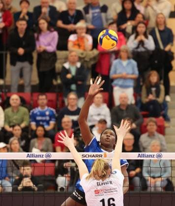 Stuttgart , Volleyball Frauen Bundesliga PlayOffs Halbfinale Spiel 1 , Allianz MTV Stuttgart vs. Dresdner SC , Krystal Rivers ( Stgt )