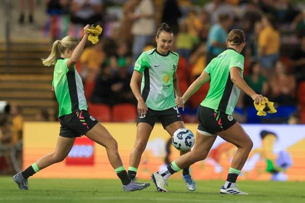 SOCCER AUSTRALIA SOUTH KOREA WOMEN, Caitlin Foord of Australia (C) warms up ahead of the Women s friendly match between Australia and South Korea at McDonald Jones Stadium in Newcastle, Monday, April 7, 2025. ( NO ARCHIVING, EDITORIAL USE ONLY, NO USE IN BOOKS WITHOUT CONSENT NEWCASTLE NEW SOUTH WALES AUSTRALIA  Copyright: xMARKxEVANSx 20250407122077912513