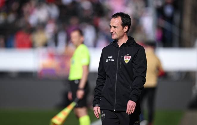 FUSSBALL Fussball UEFA Youth League 2024 2025 Viertelfinale im GAZI Stadion in Degerloch 02.04.2025 VfB Stuttgart - FC Barcelona, Barca Trainer Nico Willig (VfB Stuttgart)