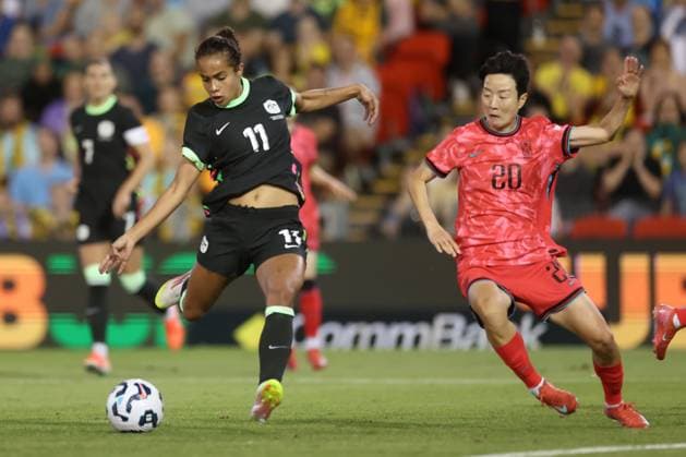 SOCCER AUSTRALIA SOUTH KOREA WOMEN, Mary Fowler of Australia scores a goal during the Women s friendly match between Australia and South Korea at McDonald Jones Stadium in Newcastle, Monday, April 7, 2025. ( NO ARCHIVING, EDITORIAL USE ONLY, NO USE IN BOOKS WITHOUT CONSENT NEWCASTLE NEW SOUTH WALES AUSTRALIA  Copyright: xMARKxEVANSx 20250407115764075156