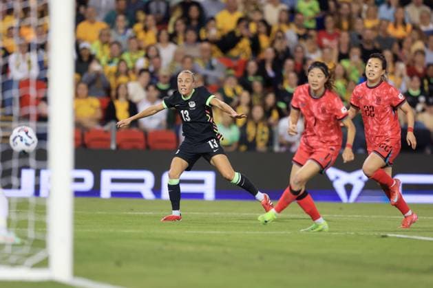 SOCCER AUSTRALIA SOUTH KOREA WOMEN, Tameka Yallop of Australia has a shot on goal during the Women s friendly match between Australia and South Korea at McDonald Jones Stadium in Newcastle, Monday, April 7, 2025. ( NO ARCHIVING, EDITORIAL USE ONLY, NO USE IN BOOKS WITHOUT CONSENT NEWCASTLE NEW SOUTH WALES AUSTRALIA  Copyright: xMARKxEVANSx 20250407131132568639