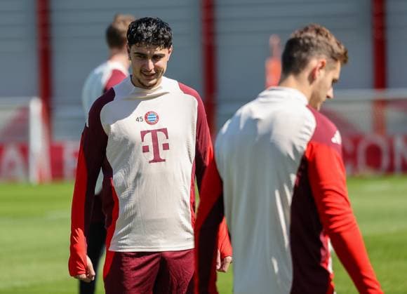 Aleksandar Pavlovic (FC Bayern Muenchen, 45), GER, Abschlusstraining, FC Bayern Muenchen, Fussball, UEFA Champions League, Viertelfinale Hinspiel, Saison 2024 2025, 07.04.2025, GER, Abschlusstraining, FC Bayern Muenchen, Fussball, UEFA Champions League, Viertelfinale Hinspiel, Saison 2024 2025, 07.04.2025 Muenchen Copyright: xEibner-Pressefoto JennixMaulx EP_JML