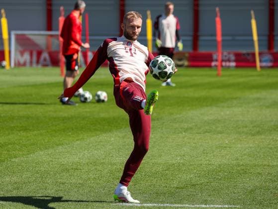Konrad Laimer (FC Bayern Muenchen, 27) mit Ball, GER, Abschlusstraining, FC Bayern Muenchen, Fussball, UEFA Champions League, Viertelfinale Hinspiel, Saison 2024 2025, 07.04.2025, GER, Abschlusstraining, FC Bayern Muenchen, Fussball, UEFA Champions League, Viertelfinale Hinspiel, Saison 2024 2025, 07.04.2025 Muenchen Copyright: xEibner-Pressefoto JennixMaulx EP_JML