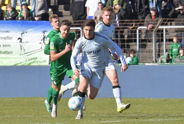 02.03.2025, GER, Fussball, Regionalliga West, Saison 2024 2025, 24. Spieltag, Ohlendorf Stadion im Heidewald, Gütersloh FC Gütersloh - SC Paderborn 07 U23 3 : 2 Martin Ens (SC Paderborn 07 U32) Aktion, Einzelbild, Quer