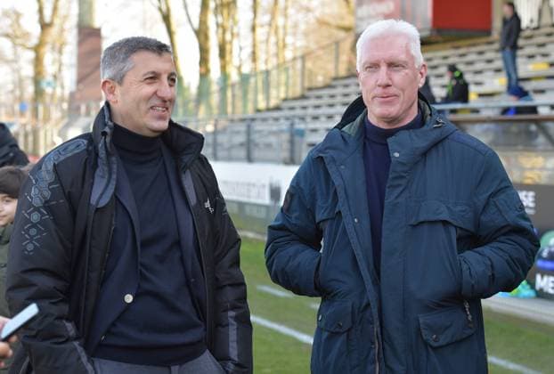 02.03.2025, GER, Fussball, Regionalliga West, Saison 2024 2025, 24. Spieltag, Ohlendorf Stadion im Heidewald, Gütersloh FC Gütersloh - SC Paderborn 07 U23 3 : 2 Ayhan Tumani (Sportlicher Leiter NLZ SC Paderborn 07 U32, links) mit Rob Reekers (Sportlicher Leiter FC Gütersloh), Aktion, Einzelbild, Quer, Mimik, Gestik *** 02 03 2025, GER, Soccer, Regionalliga West, Season 2024 2025, Matchday 24, Ohlendorf Stadion im Heidewald, Gütersloh FC Gütersloh SC Paderborn 07 U23 3 2 Ayhan Tumani Sports Director NLZ SC Paderborn 07 U32, left with Rob Reekers Sports Director FC Gütersloh , action, single image, landscape, facial expressions, gestures
