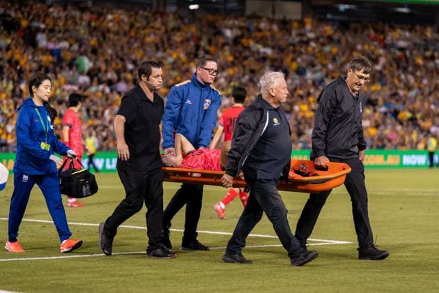 Newcastle, Australia, April 7th 2025: Lim Seon-joo (6 Korea Republic) is stretched off during the International Friendly, Länderspiel, Nationalmannschaft game between Australia and Korea Republic at McDonald Jones Stadium in Newcastle, Australia. (Noe Llamas SPP) Copyright: xNoexLlamasx xSPPx spp-en-NoLlSp-NLB05515