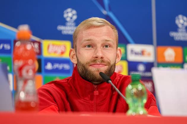 Konrad Laimer (FC Bayern Muenchen, 27) bei der Pressekonferenz, GER, Internationale Pressekonferenz, FC Bayern Muenchen, Fussball, UEFA Champions League, Viertelfinale Hinspiel, Saison 2024 2025, 07.04.2025, GER, Internationale Pressekonferenz, FC Bayern Muenchen, Fussball, UEFA Champions League, Viertelfinale Hinspiel, Saison 2024 2025, 07.04.2025 Muenchen Copyright: xEibner-Pressefoto JennixMaulx EP_JML