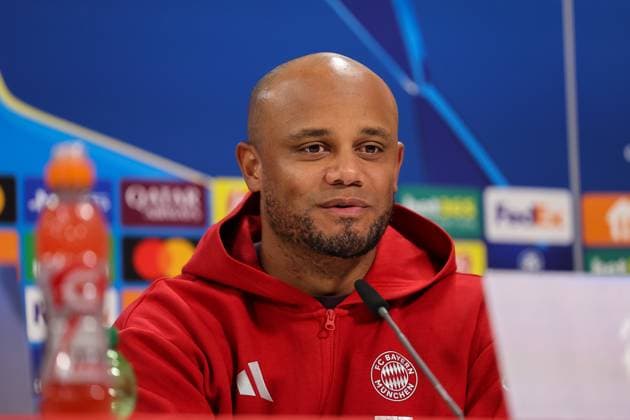Vincent Kompany (FC Bayern Muenchen, Cheftrainer) bei der Pressekonferenz, GER, Internationale Pressekonferenz, FC Bayern Muenchen, Fussball, UEFA Champions League, Viertelfinale Hinspiel, Saison 2024 2025, 07.04.2025, GER, Internationale Pressekonferenz, FC Bayern Muenchen, Fussball, UEFA Champions League, Viertelfinale Hinspiel, Saison 2024 2025, 07.04.2025 Muenchen Copyright: xEibner-Pressefoto JennixMaulx EP_JML