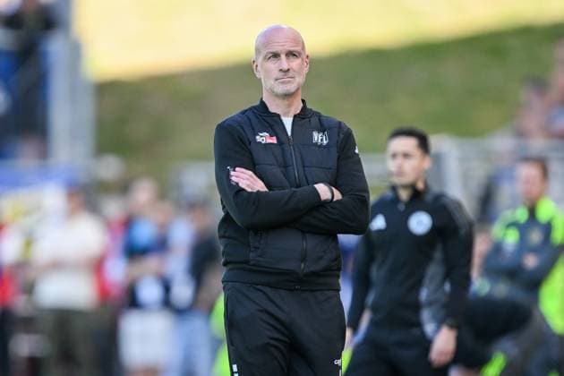 3. Liga - FC Saarbrücken - VfL Osnabrück am 05.04.2025 im Ludwigsparkstadion in Saarbrücken Trainer Marco Antwerpen (Osnabrueck) unzufrieden, enttäuscht, enttaeuscht, niedergeschlagen.