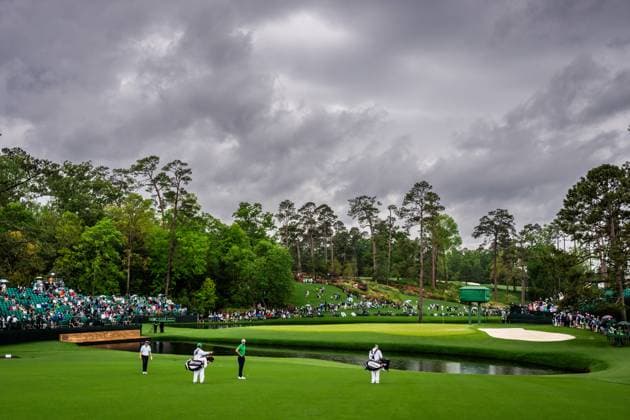 250407 Ludvig Aberg of Sweden on the 15th fairway as play is suspended due to a weather warning for thunder and heavy rain, and the grounds is evacuated ahead of the 2025 Masters Golf Tournament on April 7, 2025, in Augusta. Photo: Petter Arvidson BILDBYRAN kod PA PA1004 golf masters bbeng the masters augusta sverige Copyright: PETTERxARVIDSON BB250407PA006