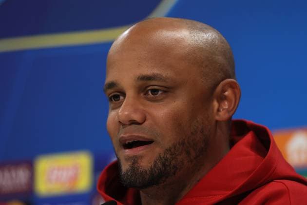 Fussball, Herren, Champions League, Saison 2024 2025, FC Bayern München, Internationale Pressekonferenz Vincent Kompany, Trainer (FC Bayern München) auf der Pressekonferenz, Kopf, Portrait
