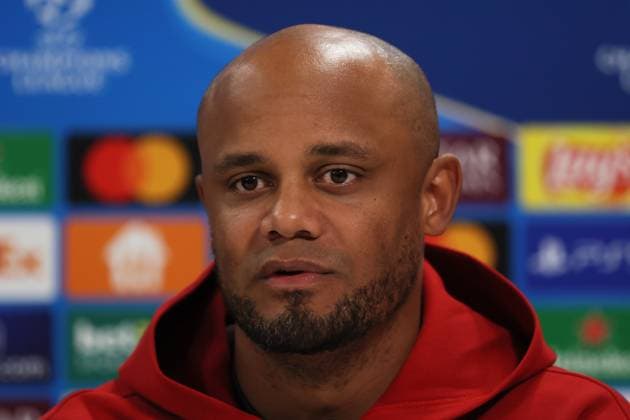 Fussball, Herren, Champions League, Saison 2024 2025, FC Bayern München, Internationale Pressekonferenz Vincent Kompany, Trainer (FC Bayern München) auf der Pressekonferenz, Kopf, Portrait
