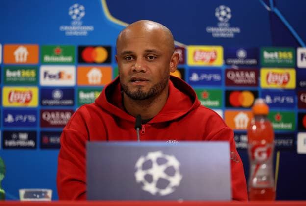 Fussball, Herren, Champions League, Saison 2024 2025, FC Bayern München, Internationale Pressekonferenz Vincent Kompany, Trainer (FC Bayern München) auf der Pressekonferenz, Kopf, Portrait
