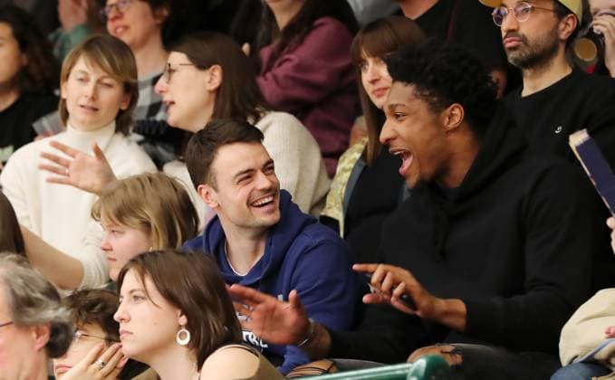 Jonas Mattisseck und David McCormack im Pubikum Basketball DBBL Bundesliga Damen Playoff Halbfinale 2. Spiel Saison 2024 2025 07.04.2024 ALBA Berlin vs Saarlouis Royals