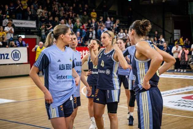 Basketball Berlin 07.04.2025 Saison 2024 2025 Toyota Damen Basketball Bundesliga 1. Bundesliga Playoffs Halbfinale Spiel 2 Alba Berlin - Saarlouis Royals niedergeschlagene Albaspielerinnen
