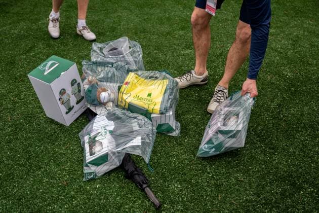 250407 General view of purchases from The Masters Merchandise Golf Shop prior to the 2025 Masters Golf Tournament on April 7, 2025 in Augusta. Photo: Petter Arvidson BILDBYRAN kod PA PA1004 golf masters bbeng the masters augusta genre handla kläder merch kassar kasse shoppa Copyright: PETTERxARVIDSON BB250407PA110