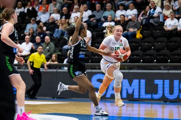 250407 Södertäljes Emma Eichmeyer under semifinal ett i damernas SBL mellan Lulea och Södertälje den 7 april 2025 i Lulea. Copyright: OLAxNOREN BB250407BB846