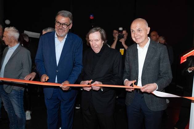 Sport Themen der Woche KW15 Sport Bilder des Tages v.l. Thomas WESTPHAL, Oberbuergermeister Dortmund, Guenter NETZER (Günter, ehem. Fussballspieler), DFB-Praesident Bernd NEUENDORF, eroeffnen die Fotoausstellung Ausstellungseroeffnung NETZER - DIE SIEBZIGERJAHRE am 07.04.2025 im Deutschen Fussball-Museum in Dortmund Deutschland. Â *** from left Thomas WESTPHAL, Mayor of Dortmund, Guenter NETZER Günter, former soccer player, DFB President Bernd NEUENDORF, open the photo exhibition NETZER THE SEVENTY YEARS on 07 04 2025 at the German Football Museum in Dortmund Germany Â