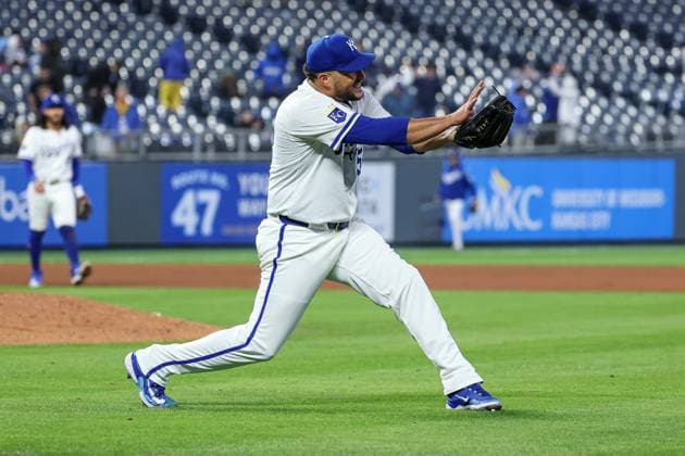 MLB, Baseball Herren, USA 2025: Twins Vs Royals APR 07 April 7, 2025: Kansas City Royals relief pitcher Carlos Estevez (53) reacts to their 4-2 win over the Minnesota Twins in an MLB baseball game at Kauffman Stadium in Kansas City, MO. David Smith CSM (Credit Image: Â David Smith Cal Media) Kansas City Mo United States of America EDITORIAL USE ONLY Copyright: xx ZUMA-20250407_zma_c04_023.jpg DavidxSmithx csmphotothree374084