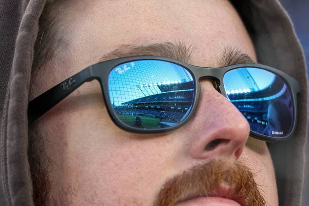 MLB, Baseball Herren, USA 2025: Twins Vs Royals APR 07 April 7, 2025: A fan watches a game between the Kansas City Royals and Minnesota Twins during the third inning of an MLB baseball game at Kauffman Stadium in Kansas City, MO. David Smith CSM (Credit Image: Â David Smith Cal Media) Kansas City Mo United States of America EDITORIAL USE ONLY Copyright: xx ZUMA-20250407_zma_c04_038.jpg DavidxSmithx csmphotothree374097