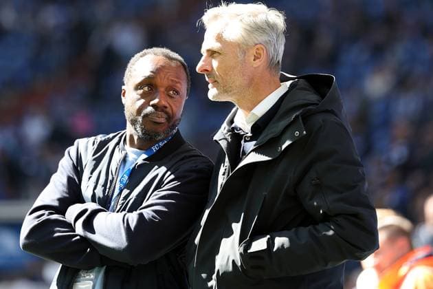06.04.2025, xrekx, Fussball 2.Bundesliga, FC Schalke 04 - SSV Ulm 1846 Fußball v.l. Ben Manga Direktor Profifußball und Scout (FC Schalke 04) Kees van Wonderen Trainer (FC Schalke 04) (DFL DFB REGULATIONS PROHIBIT ANY USE OF PHOTOGRAPHS as IMAGE SEQUENCES and or QUASI-VIDEO) Gelsenkirchen