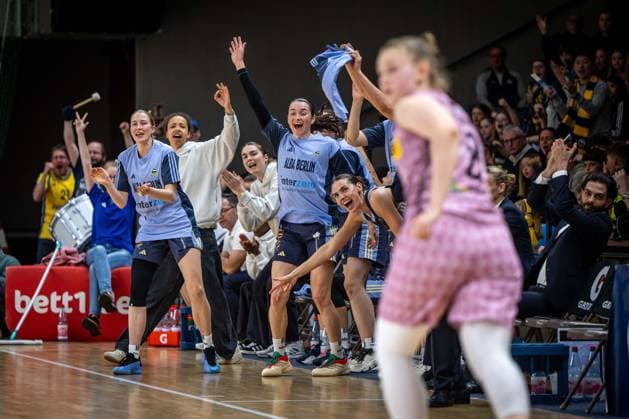Basketball Berlin 07.04.2025 Saison 2024 2025 Toyota Damen Basketball Bundesliga Playoff Halbfinale Spiel 2 Alba Berlin - Saarlouis Royals jubel Alba