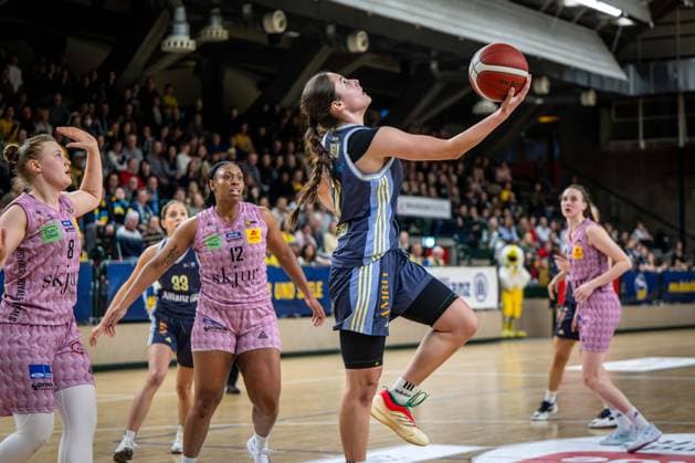 Basketball Berlin 07.04.2025 Saison 2024 2025 Toyota Damen Basketball Bundesliga Playoff Halbfinale Spiel 2 Alba Berlin - Saarlouis Royals Leoni Kreyenfeld (Alba, No.07)