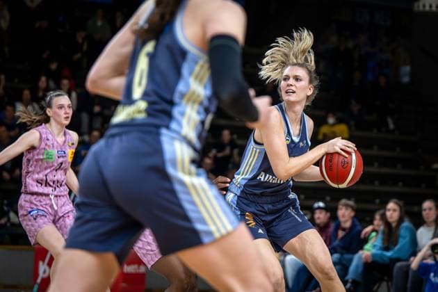 Basketball Berlin 07.04.2025 Saison 2024 2025 Toyota Damen Basketball Bundesliga Playoff Halbfinale Spiel 2 Alba Berlin - Saarlouis Royals Nina Rosemeyer (Alba, No.11)