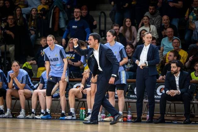 Basketball Berlin 07.04.2025 Saison 2024 2025 Toyota Damen Basketball Bundesliga Playoff Halbfinale Spiel 2 Alba Berlin - Saarlouis Royals Cristo Cabrera (Alba, Trainer)